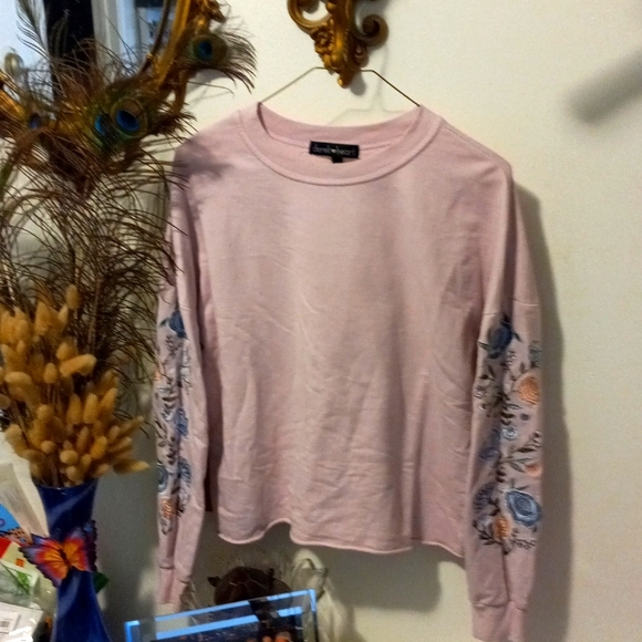 Derek Heart Tops - Sweat shirt top, super cute